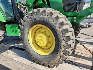 Main image John Deere 5075E 12