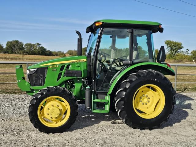 Image of John Deere 5075E equipment image 2