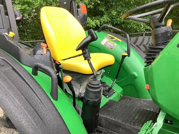 Image of John Deere 5075E equipment image 1