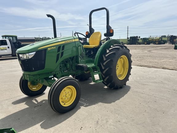 Image of John Deere 5075E equipment image 2