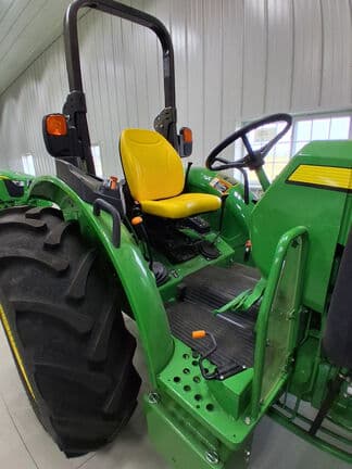 Image of John Deere 5075E equipment image 3