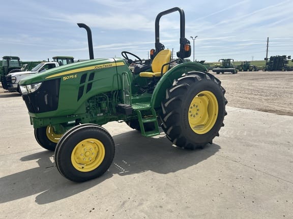 2021 John Deere 5075E Equipment Image0