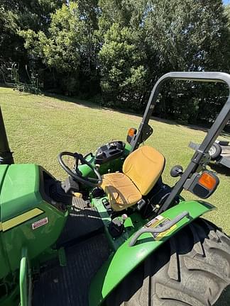 Image of John Deere 5075E equipment image 4