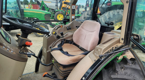 Image of John Deere 5075GN equipment image 3