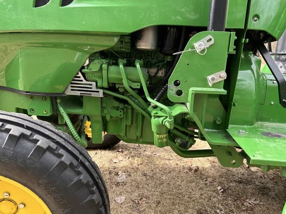 Image of John Deere 5075GN equipment image 4