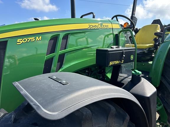 Image of John Deere 5075M equipment image 1