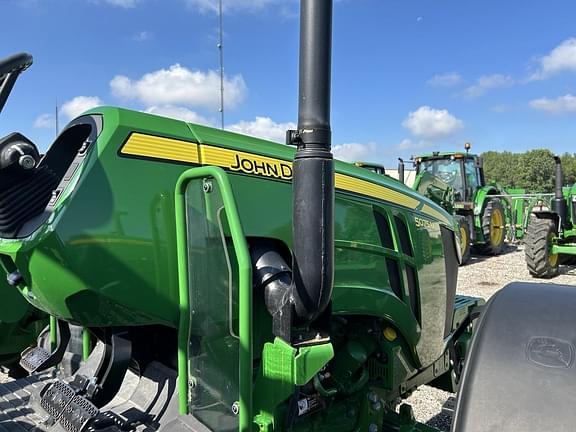 Image of John Deere 5075M equipment image 2