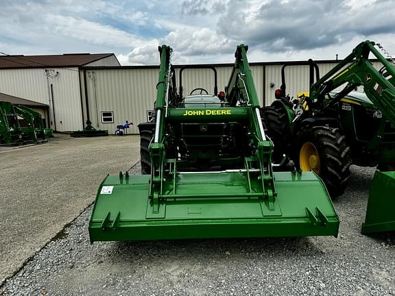 Image of John Deere 5075M equipment image 1