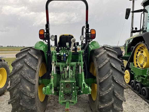 Image of John Deere 5075M equipment image 3