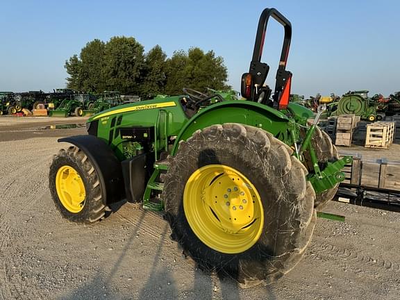 Image of John Deere 5075M equipment image 2