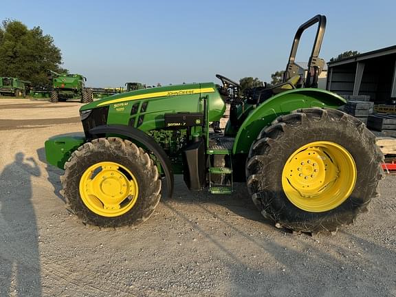 Image of John Deere 5075M equipment image 3