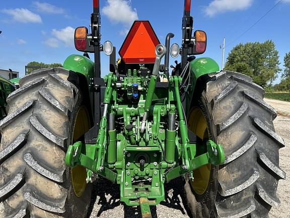 Image of John Deere 5075M equipment image 2