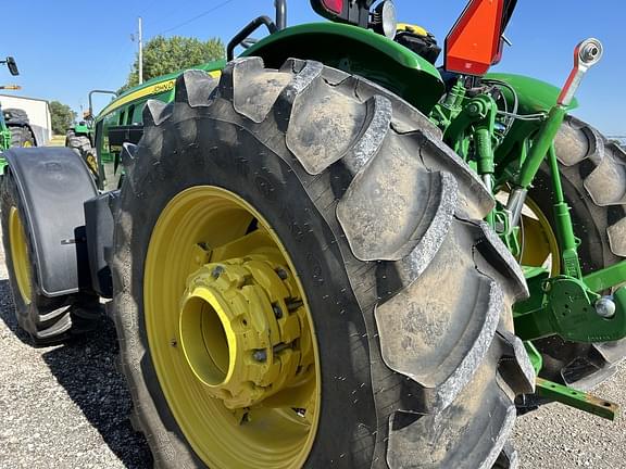 Image of John Deere 5075M equipment image 3