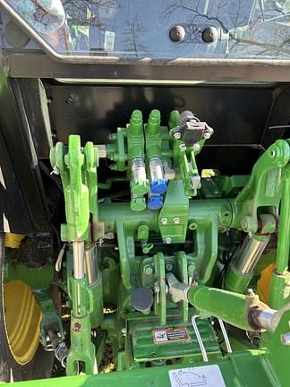 Image of John Deere 5075M equipment image 3