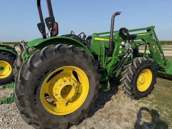 Image of John Deere 5075M equipment image 3