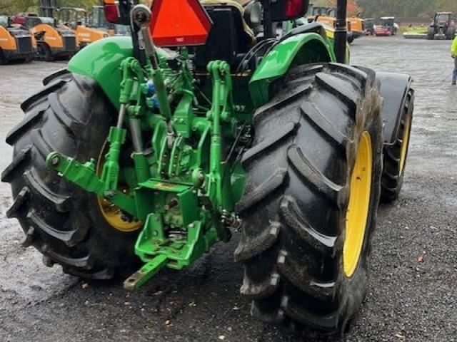 Image of John Deere 5075M equipment image 3