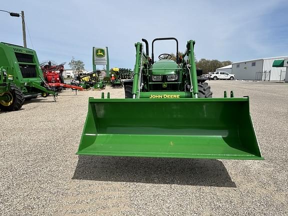 Image of John Deere 5075M equipment image 1