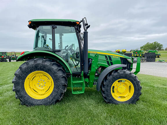 Image of John Deere 5075M equipment image 3