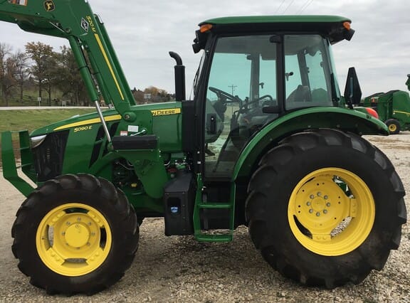 Main image John Deere 5090E