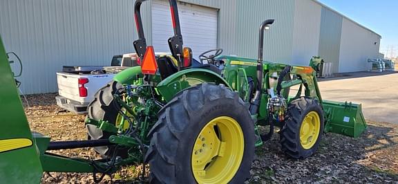 Image of John Deere 5090E equipment image 4