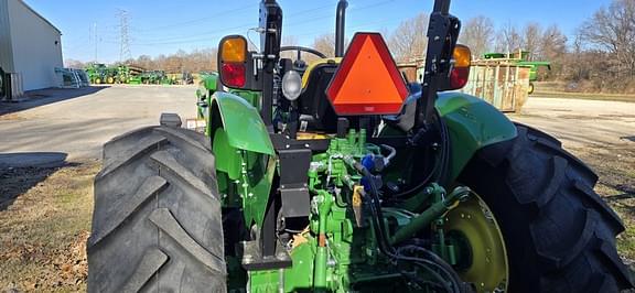 Image of John Deere 5090E equipment image 3