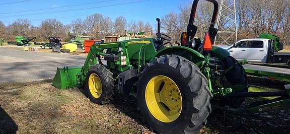 Image of John Deere 5090E equipment image 2