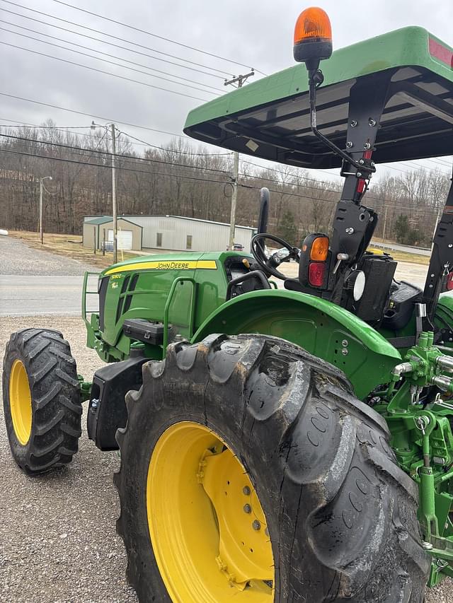 Image of John Deere 5090E equipment image 2