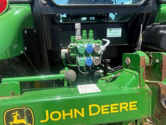 Image of John Deere 5090E equipment image 4