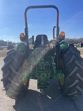 Image of John Deere 5090E equipment image 2