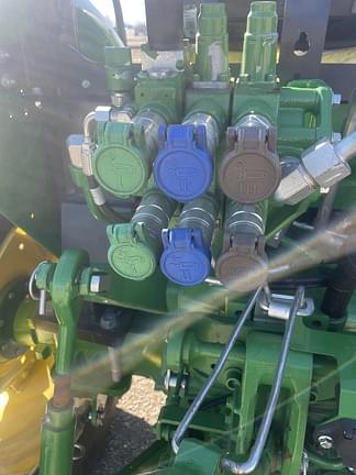 Image of John Deere 5090E equipment image 3