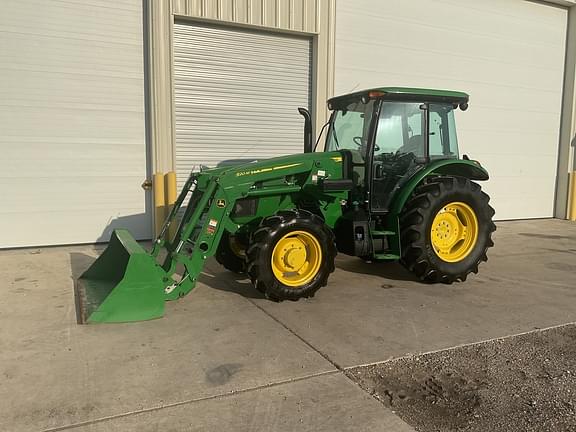 Image of John Deere 5090E equipment image 3
