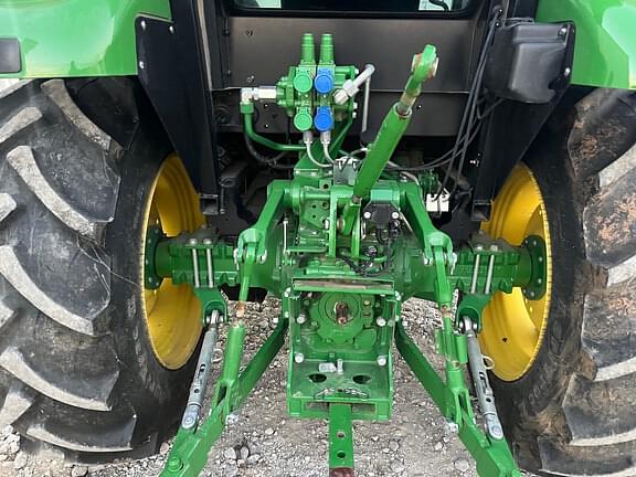 Image of John Deere 5090E equipment image 4