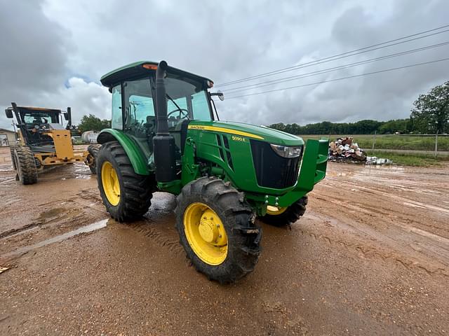 Image of John Deere 5090E equipment image 1