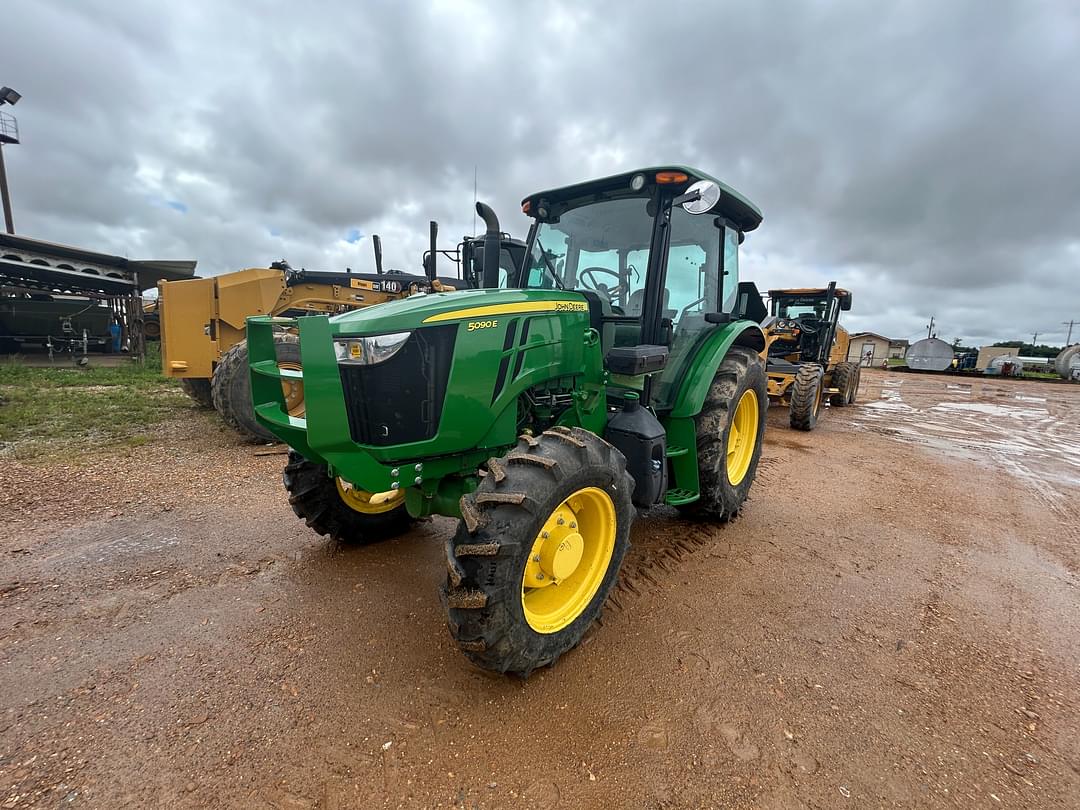 Image of John Deere 5090E Primary image