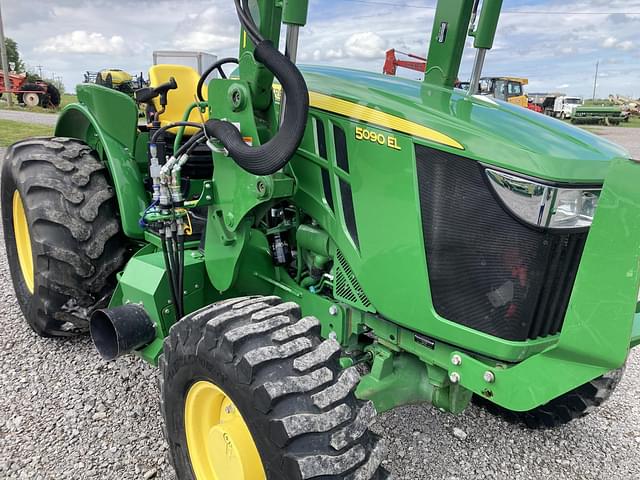 Image of John Deere 5090EL equipment image 2