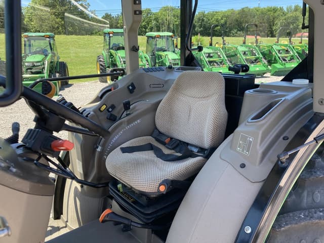 Image of John Deere 5090GN equipment image 4