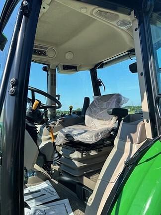 Image of John Deere 5090M equipment image 3