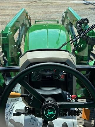 Image of John Deere 5090M equipment image 2