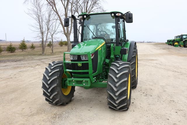 Image of John Deere 5090M equipment image 2
