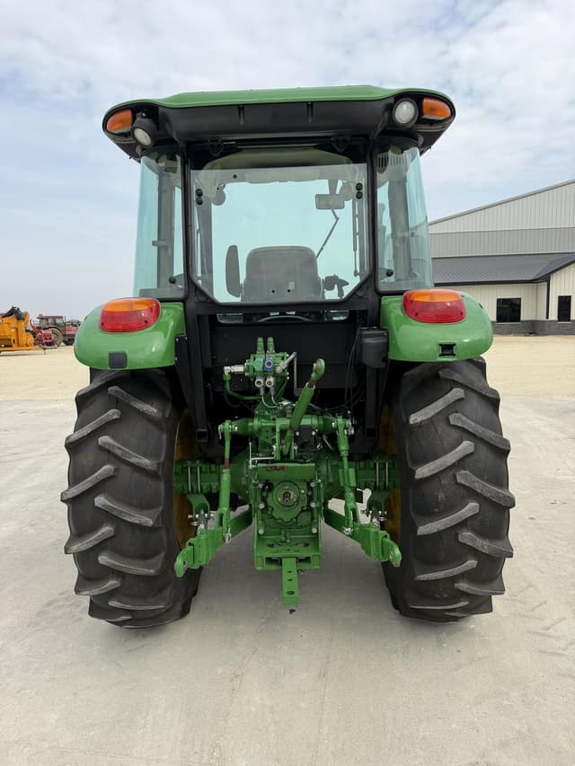 Image of John Deere 5100E equipment image 4