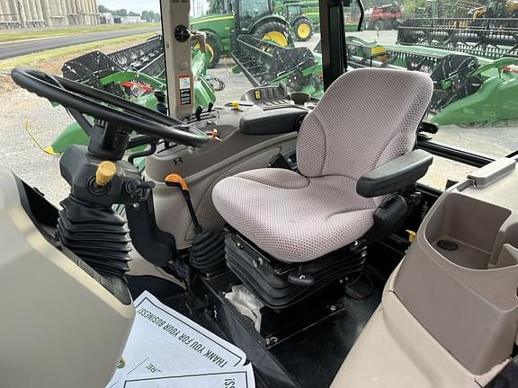 Image of John Deere 5100E equipment image 4