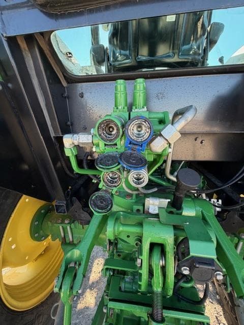 Image of John Deere 5100E equipment image 4