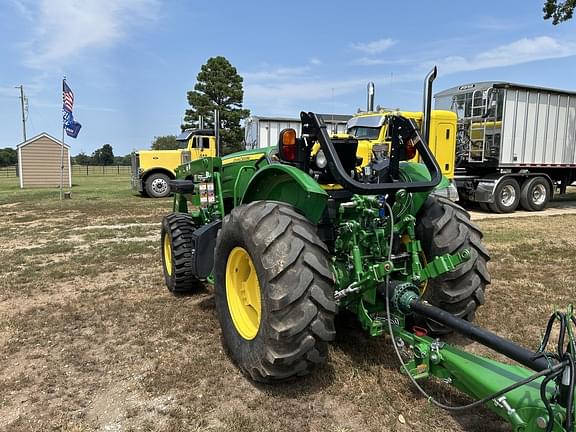 Image of John Deere 5100E equipment image 3