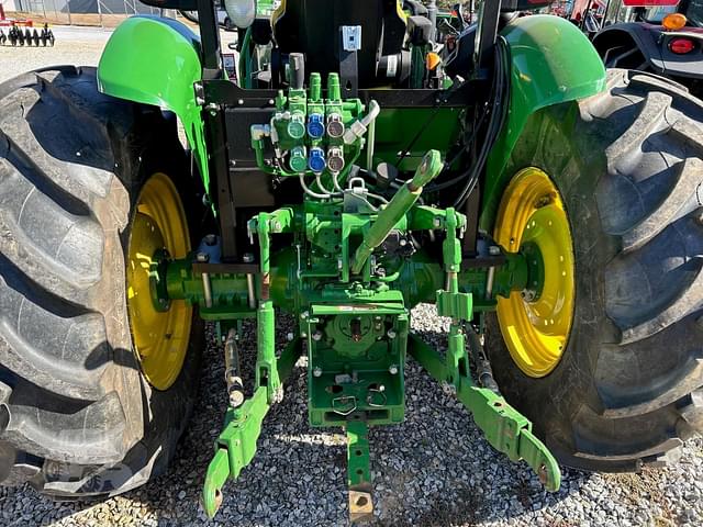 Image of John Deere 5100E equipment image 3