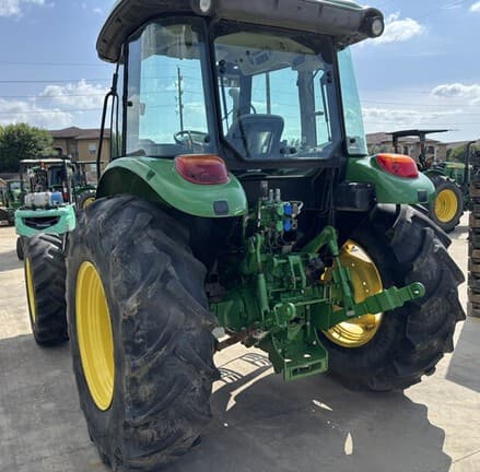 Image of John Deere 5100E equipment image 3