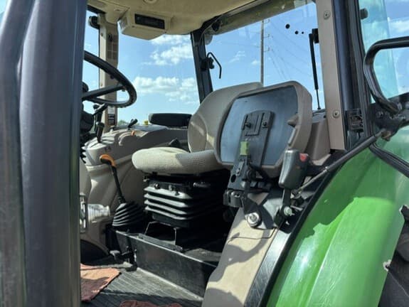 Image of John Deere 5100E equipment image 4