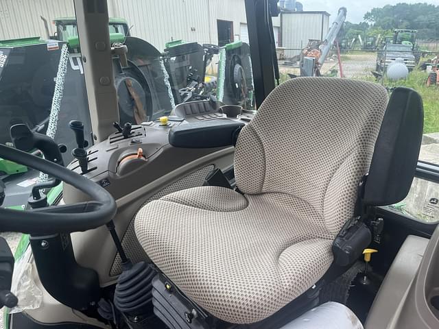 Image of John Deere 5100E equipment image 4