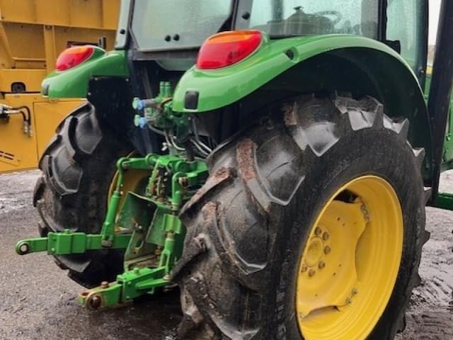 Image of John Deere 5100E equipment image 3