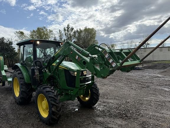 Image of John Deere 5100E equipment image 3