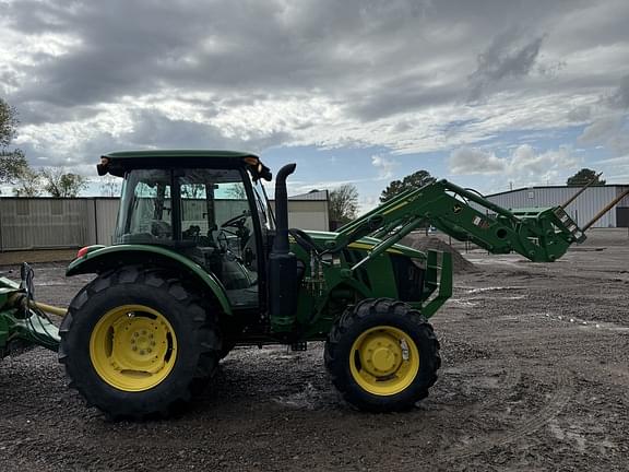 Image of John Deere 5100E equipment image 4